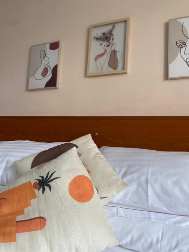 Others 2, Sofia Room's 2, Durrësit