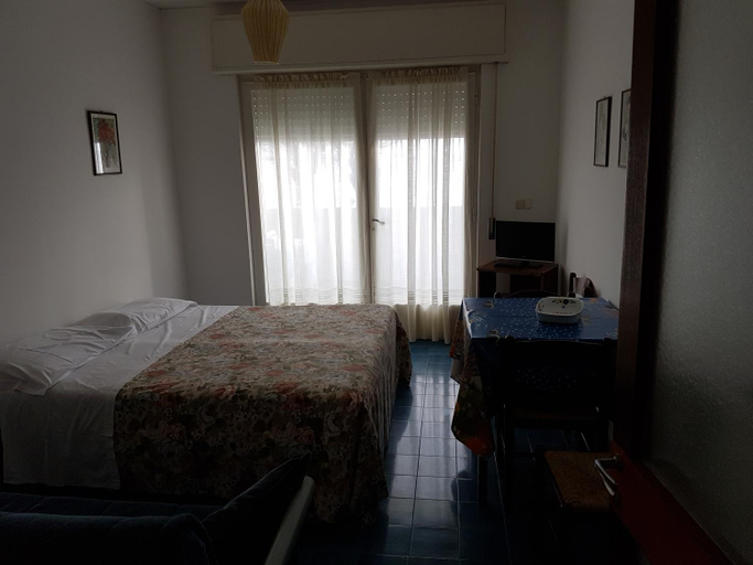 Bedroom 2, Hotel Piccolo Paradiso, Imperia