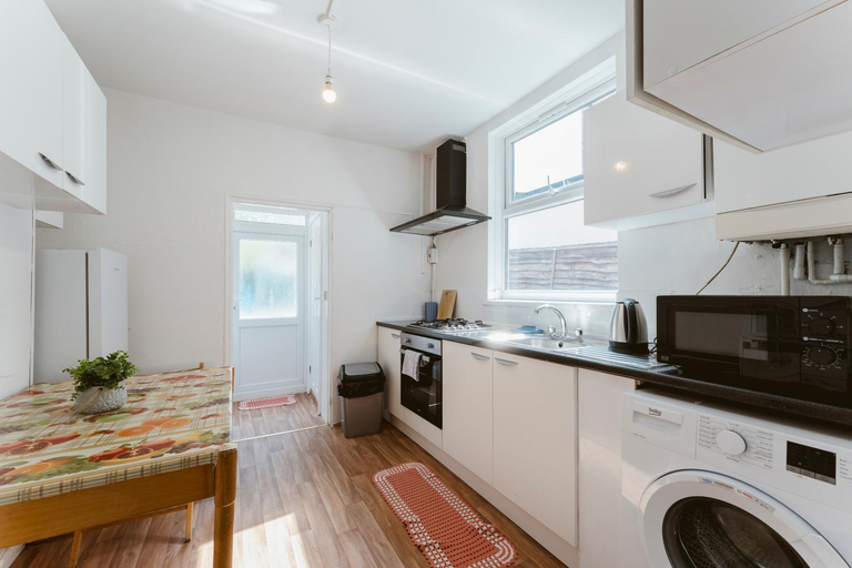 Others 5, Manor House Great Rooms to Stay, London