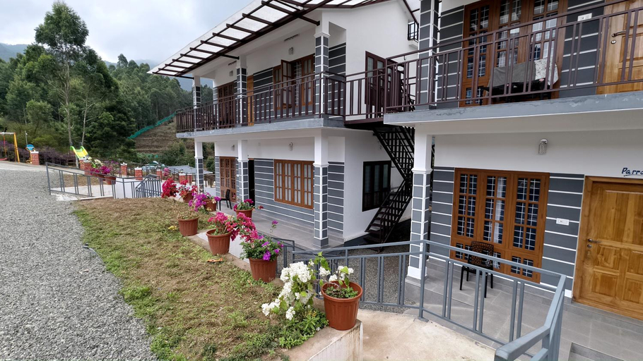 Exterior 13
