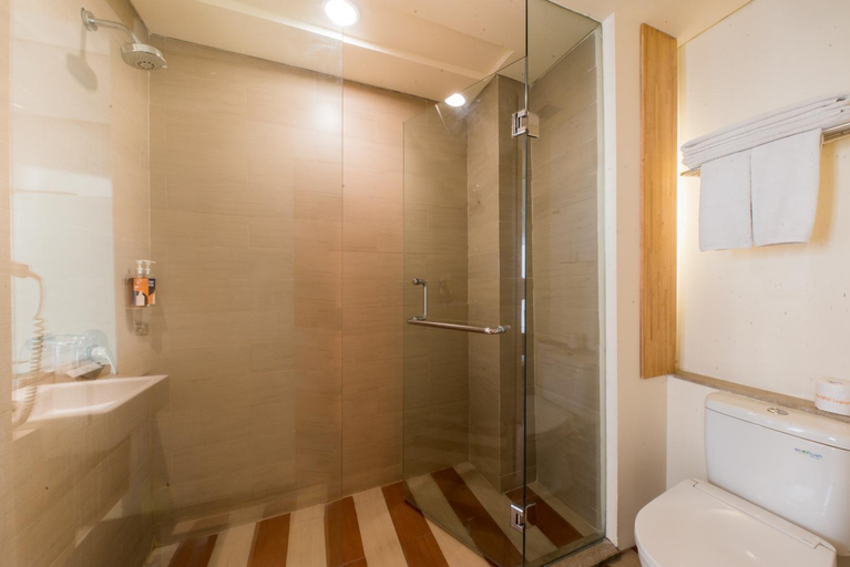 Bathroom 15