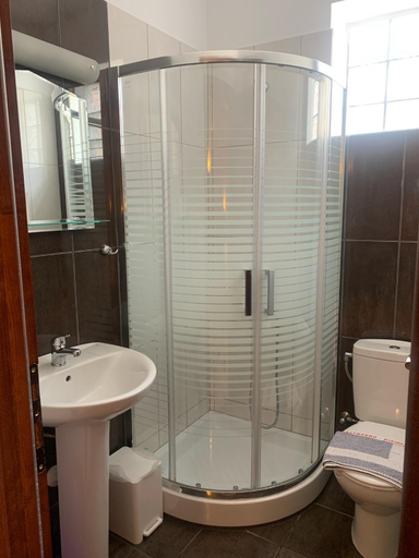 Bathroom 3, Stefania Studios 2, East Macedonia and Thrace