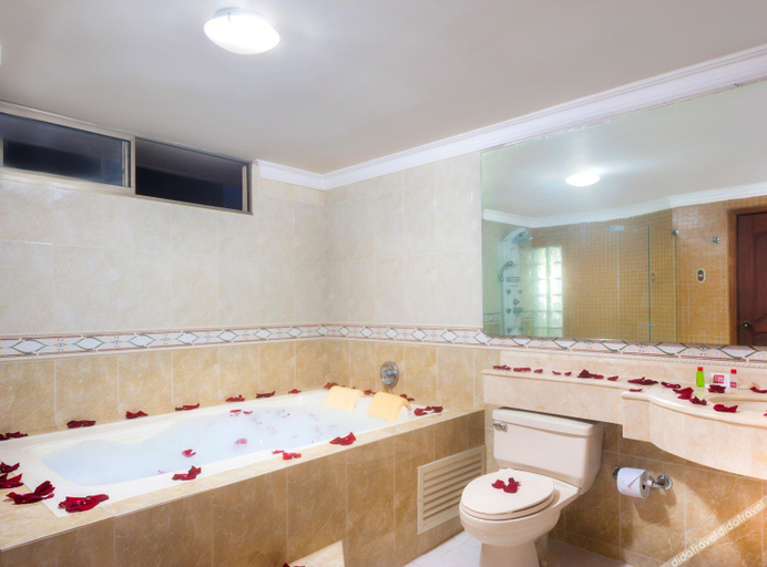 Bathroom 4, Hotel Caribe 79, Barranquilla