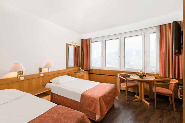 Bedroom 2, Hotel Budapest, Budapesti