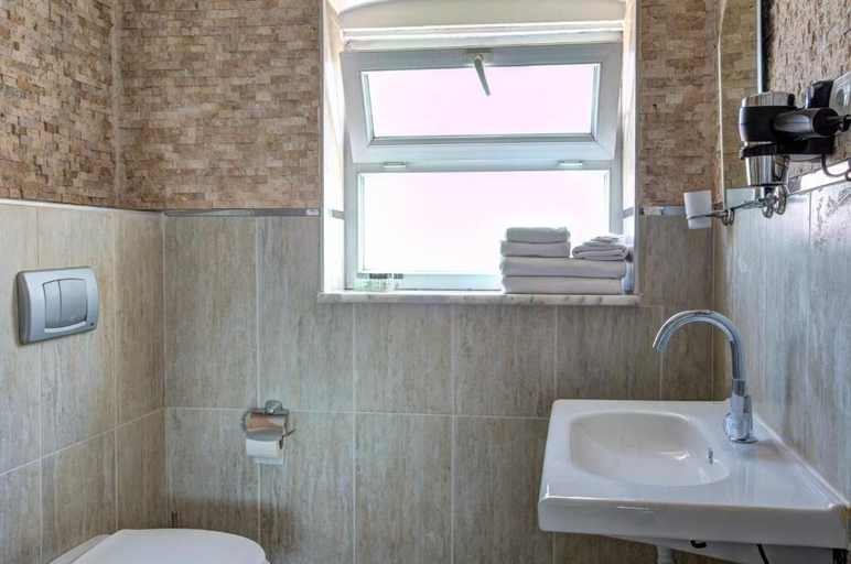 Bathroom 5, Maravilloso Hotel Galata, Beyoğlu