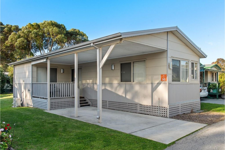 Exterior 5