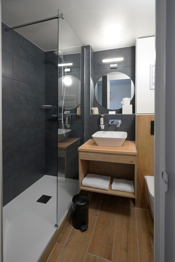 Bathroom 4, Best Western The Hotel Versailles, Yvelines