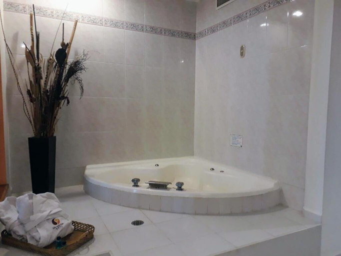 Bathroom 3, Hotel San Juan Park, San Juan del Río