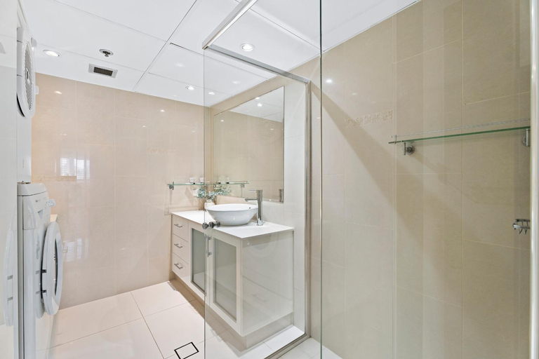 Bathroom 3, Zenith Apartments - Q Stay, Gold Coast