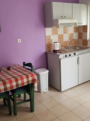 Others 4, Mikes Apartment, Crete