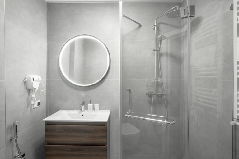 Bathroom 4, Premier, Iaremchans'ka