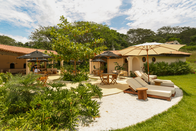 Exterior & Views 1, Hotel Tahiti, Fredonia