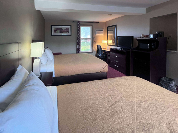 Bedroom 4, Rodeway Inn & Suites, Dauphin