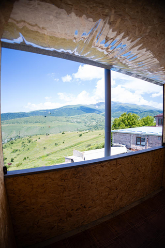 Others 5, Lily's Guest House