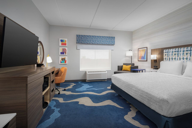 Bedroom 3, Hampton Inn & Suites Naples South, Collier