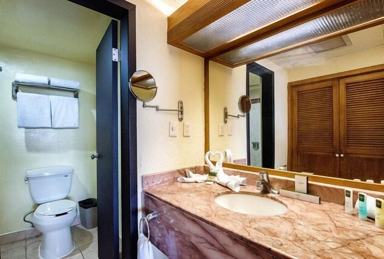 Bathroom 3, Hotel San Carlos Plaza, Guaymas