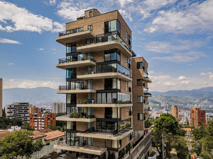 Exterior & Views
