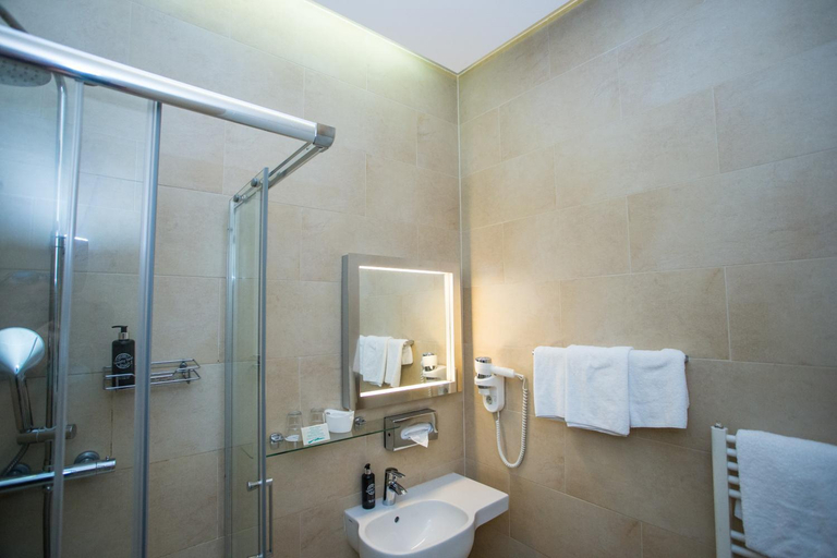 Bathroom 4, Opera Suites - Self Check-in, Wien