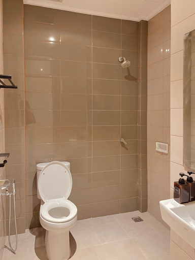 Bathroom 5, Stay Bada (permanently closed), North Jakarta