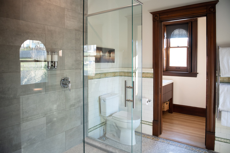 Bathroom 4, Wilbur Mansion, Northampton