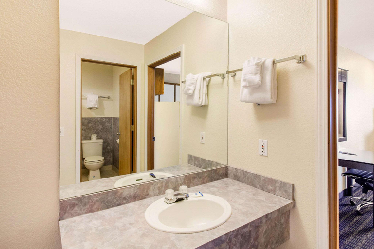 Bathroom 4, Rodeway Inn Coeur d'Alene, Kootenai