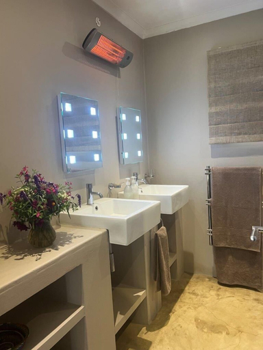 Bathroom 3, Oaklands Farm Stay, Thabo Mofutsanyane