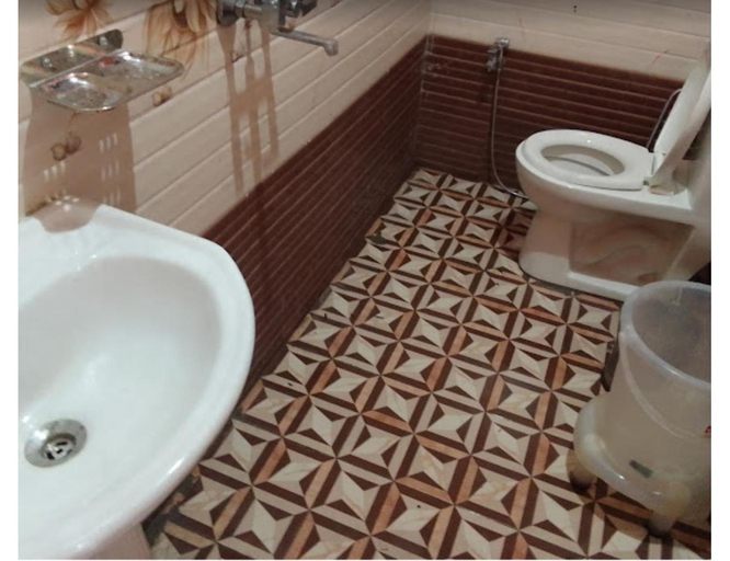Bathroom 1, Krishna Resort, Guptkashi, Rudraprayag