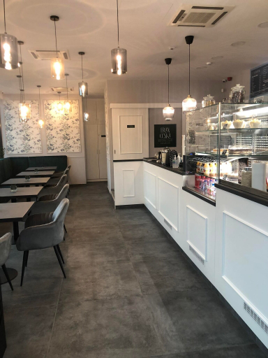Food & Drinks 4, Avand Apartments Debrecen, Debrecen