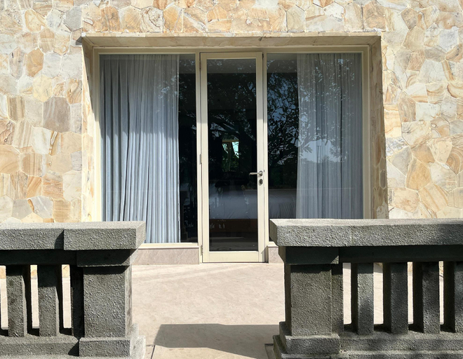 Exterior 6