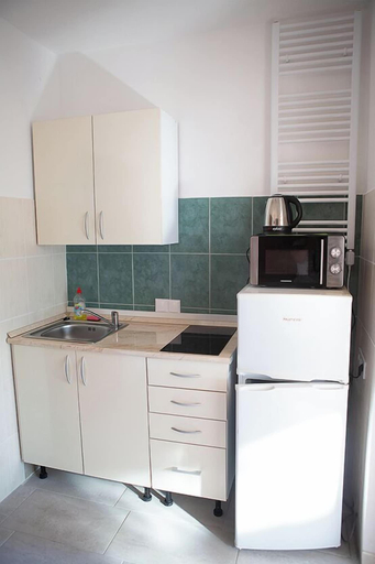 Others 4, Hunyadi Panzió-Apartman, Makó