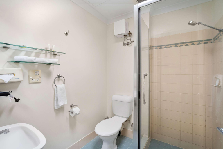 Bathroom 10
