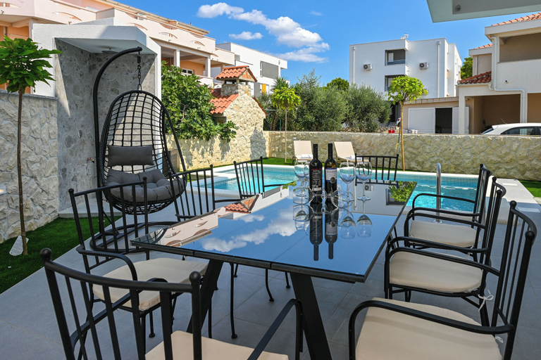 Sport & Beauty 5, Nova Luxury Residence apartment with private heated pool, Novalja