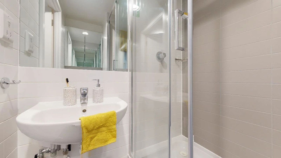 Bathroom 3, Bankside - Campus Accommodation, London