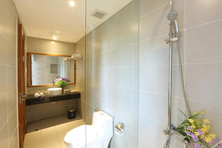 Bathroom 5, Hai Trieu Hotel, Da Nang