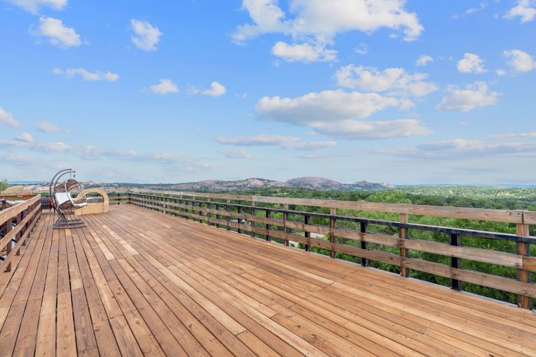 Others 5, The Trois Estate at Enchanted Rock, Gillespie
