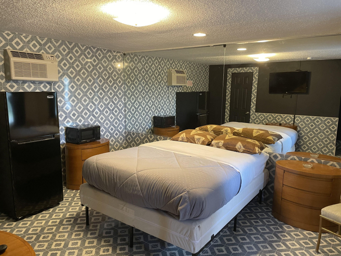 Bedroom 5, Carole Motel, Chatham