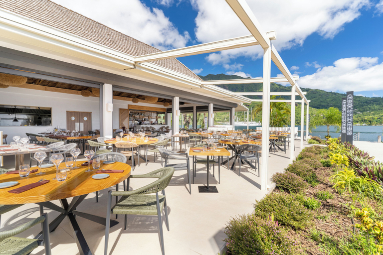 Food & Drinks 5, Cook's Bay Hotel and Suites