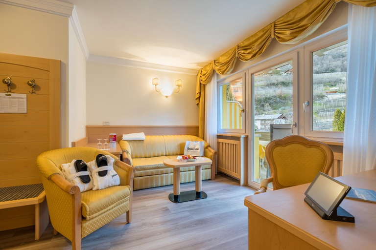 Bedroom, Hotel Funggashof, Bolzano