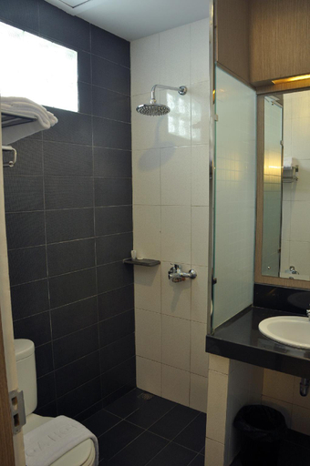 Bathroom 4