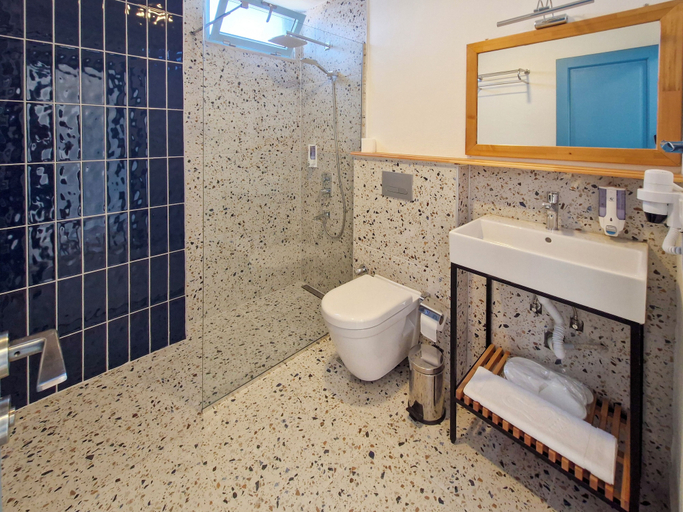 Bathroom 5, Fengari Ada Evi, Gökçeada