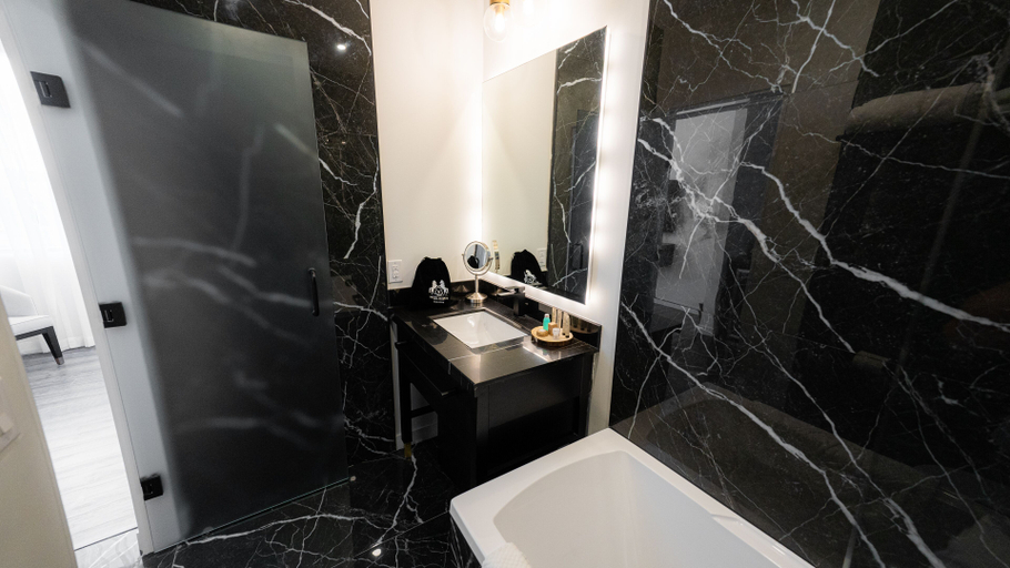 Bathroom 4, Mount Alverno Luxury Resorts, Peel