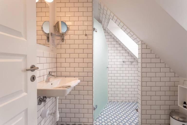 Bathroom 3, Rødvig Kro og Badehotel, Stevns