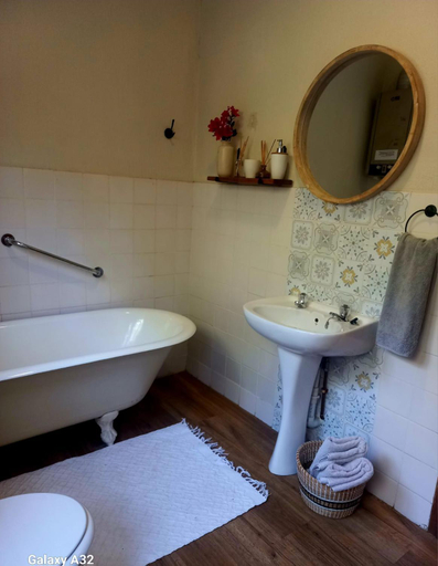 Bathroom 3, Highbourne Cottages, Uthukela