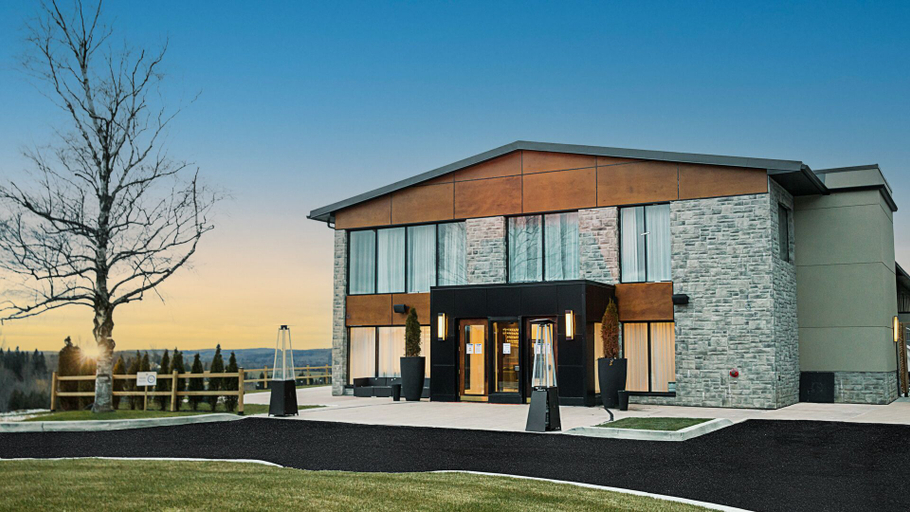 Exterior & Views
