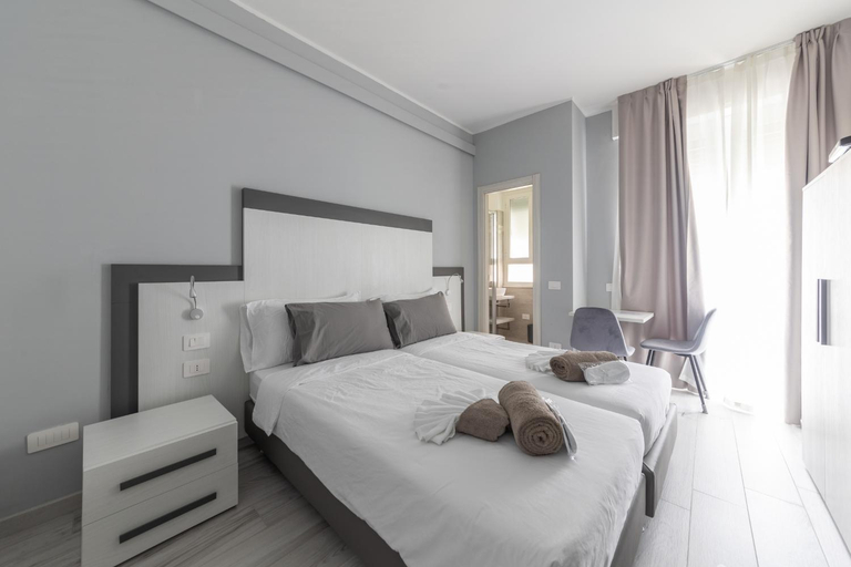 Others 3, CHEZROMYK 2 the Kosher B&B, Milano