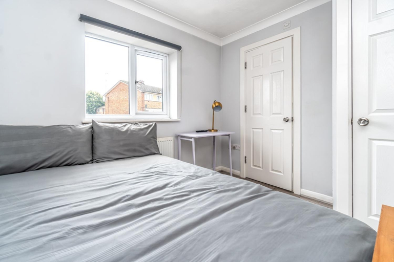 Others 5, Guest House in Maryland, London