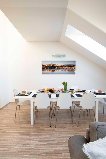 Others 5, 150m² 4BR Duplex Near Metro & Prague Center, Praha 2