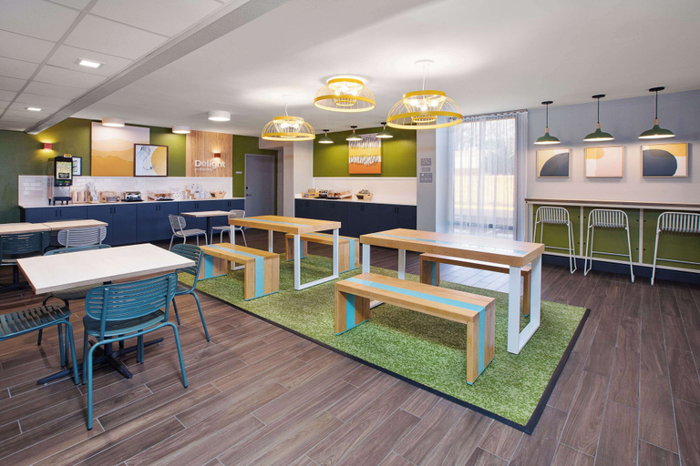 Food & Drinks 5, Spark By Hilton Jackson Ridgeland, Hinds