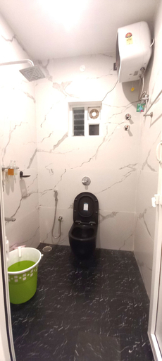 Bathroom 2, Orion Blu Yercuad, Salem