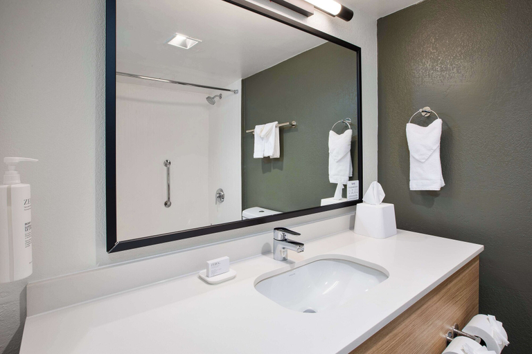 Bathroom 14